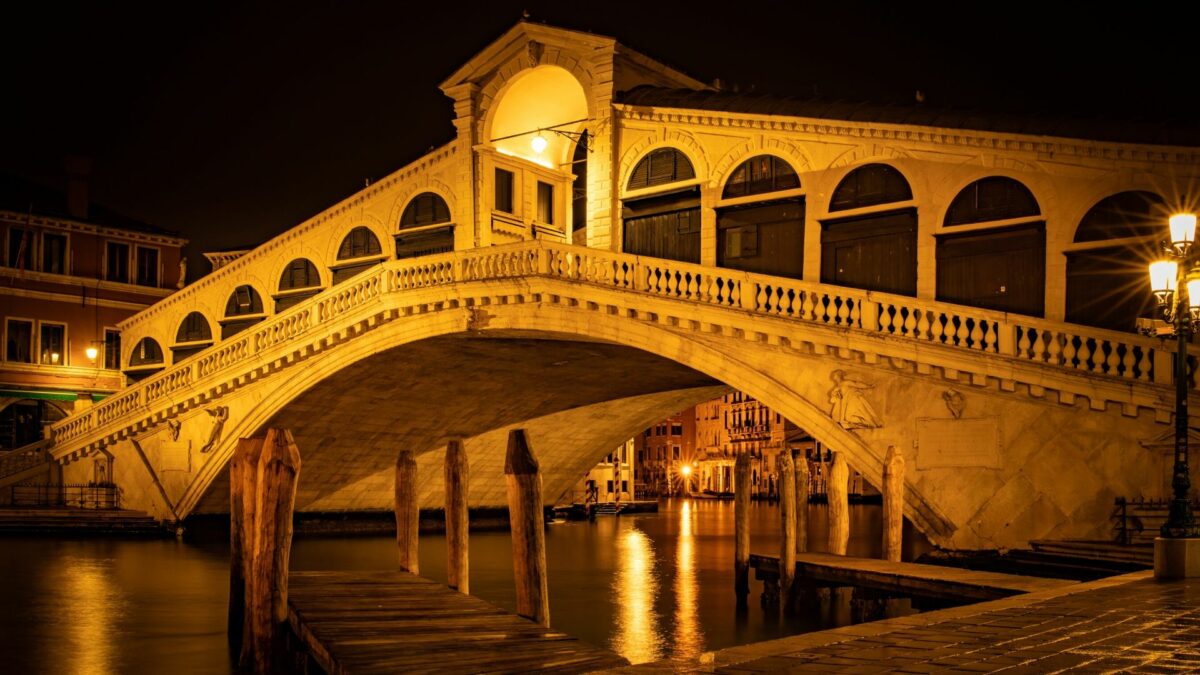 Rialto Bridge: the Venice Rialto Bridge on the Grand Canal