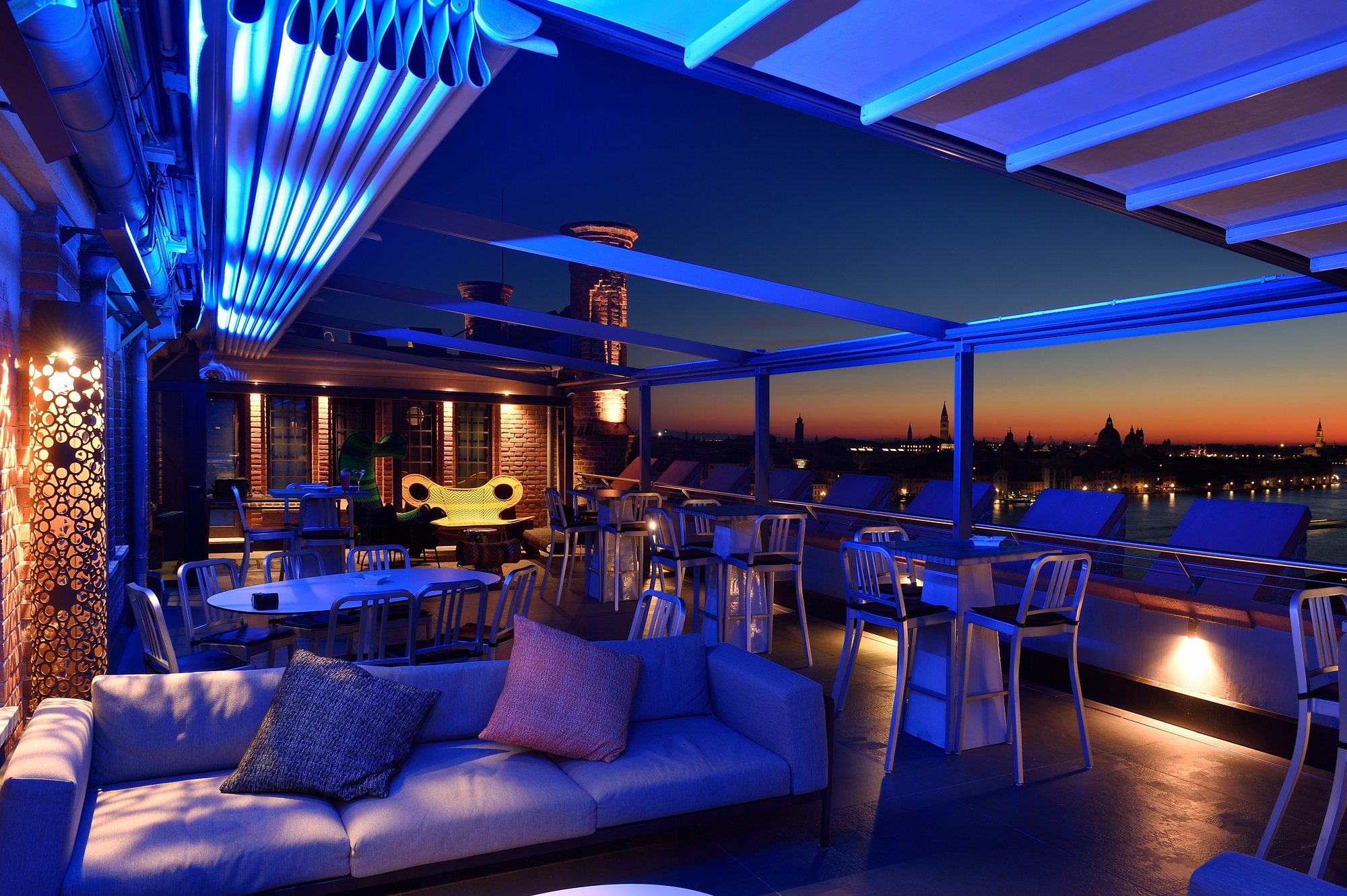 5 things to do in Venice - Skyline Rooftop Bar