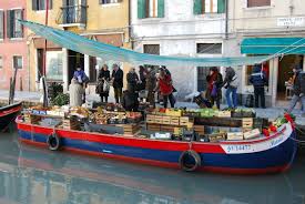 dorsoduro venezia - barca frutta e verdura