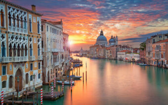 Libreria Acqua Alta a Venezia: scopriamo una delle librerie più belle del mondo